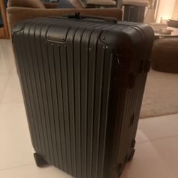 RIMOWA Cabin Luggage (contact info removed)4 MSRP $930 Great