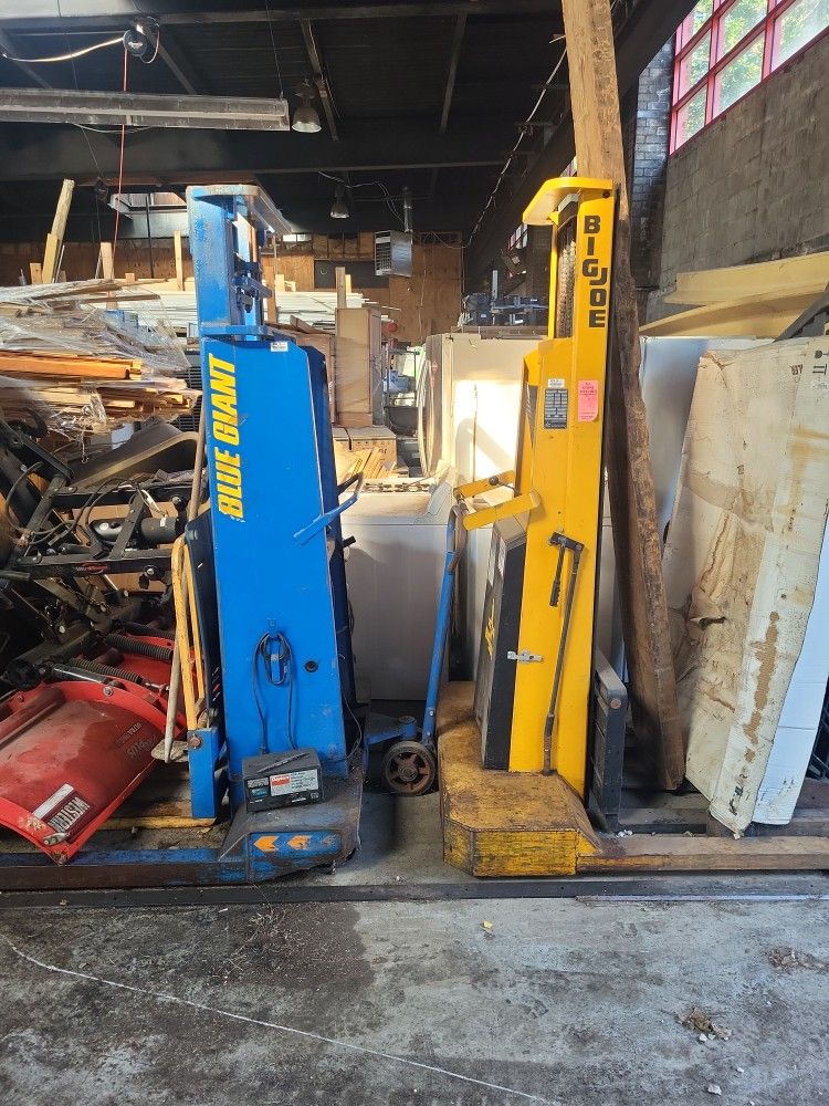 Skid Lifts 3 To Choose From Need Batteries And Tune Ups