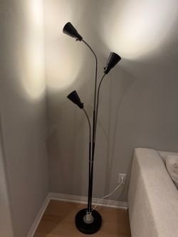 3-Head Adjustable Gooseneck Floor Lamp