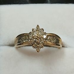 10k Solid Gold Woman's Diamond Ring 2.9gr Sz 7.5