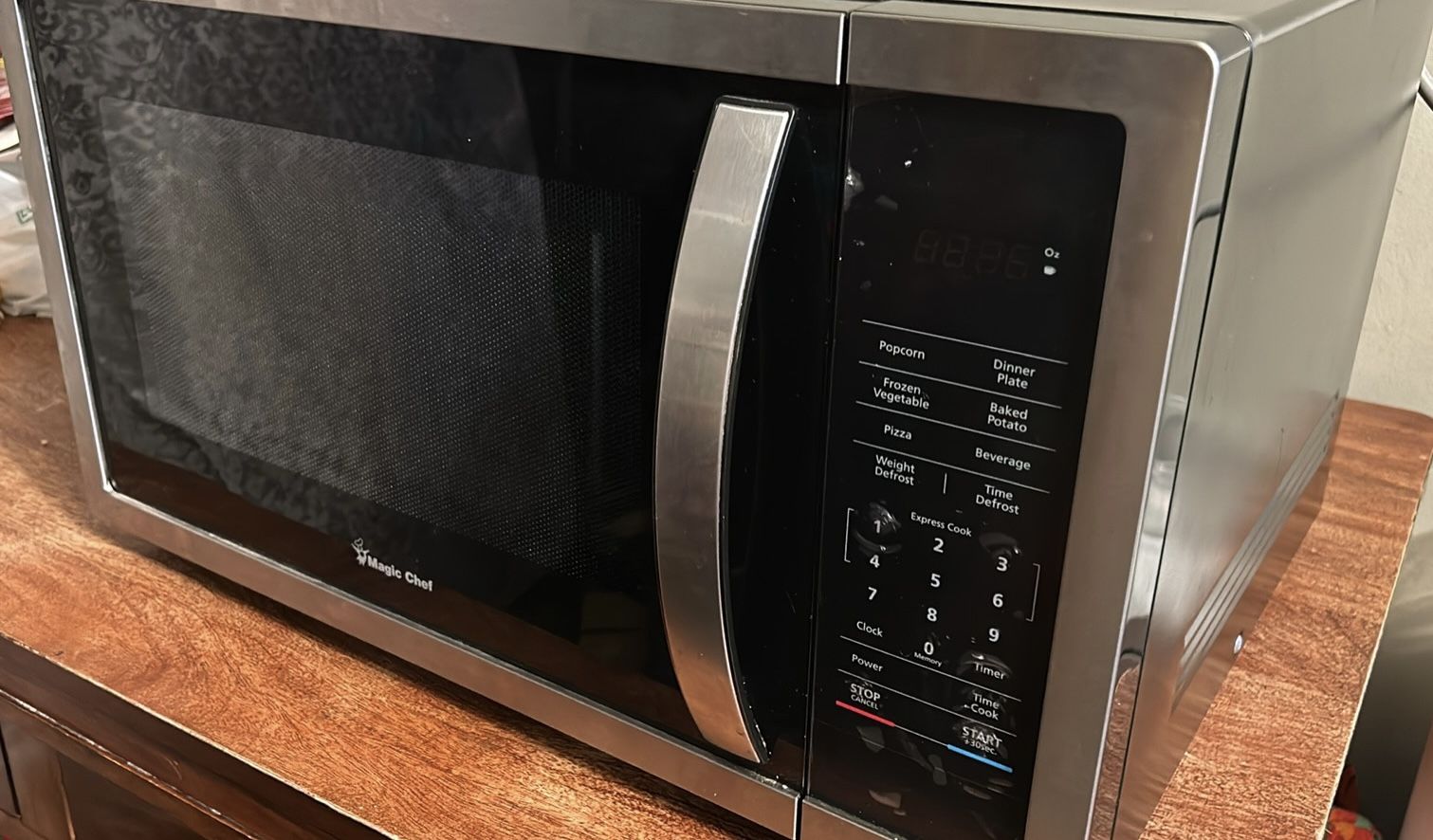 Magic Chef Microwave Model HMM1611ST2