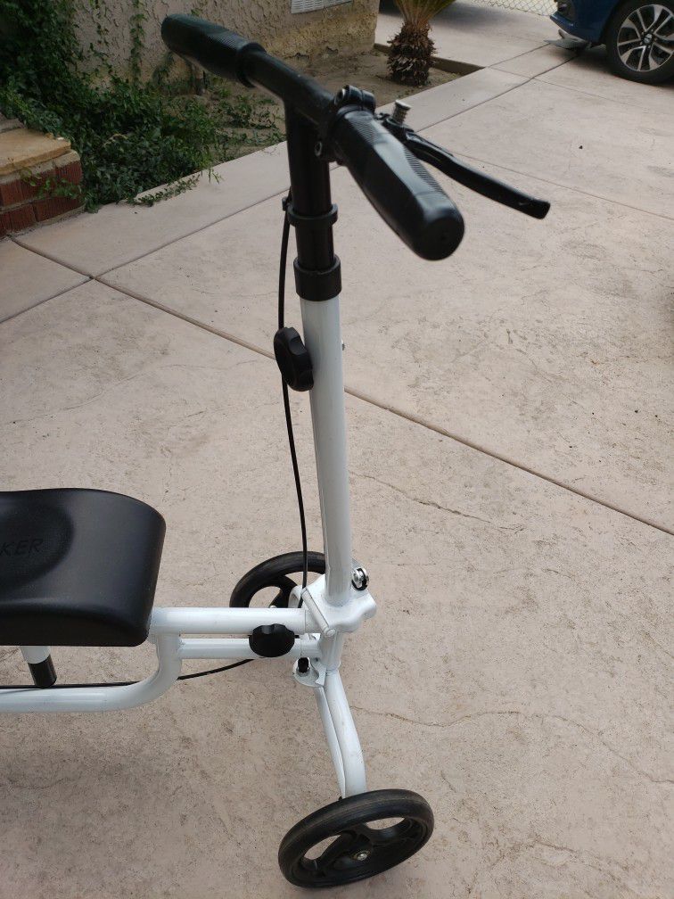 Knee Scooter Excellent Condition 
