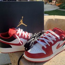 Size 5Y Red Chicago Jordan 1 Low (PREOWNED) 