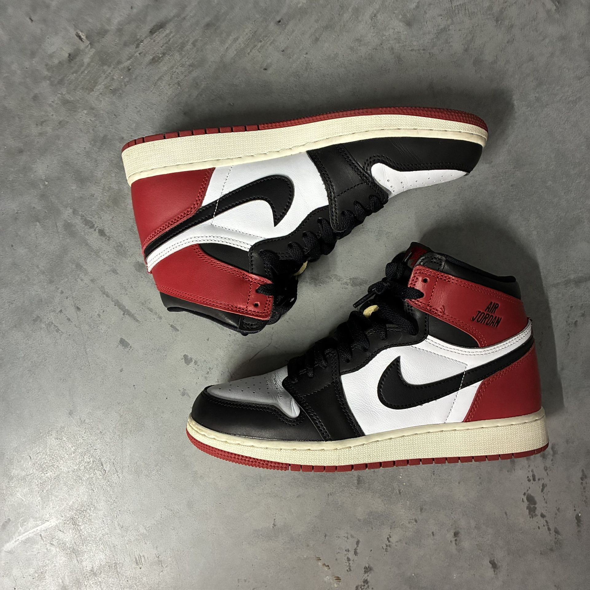 Black Toe Jordan 1 High