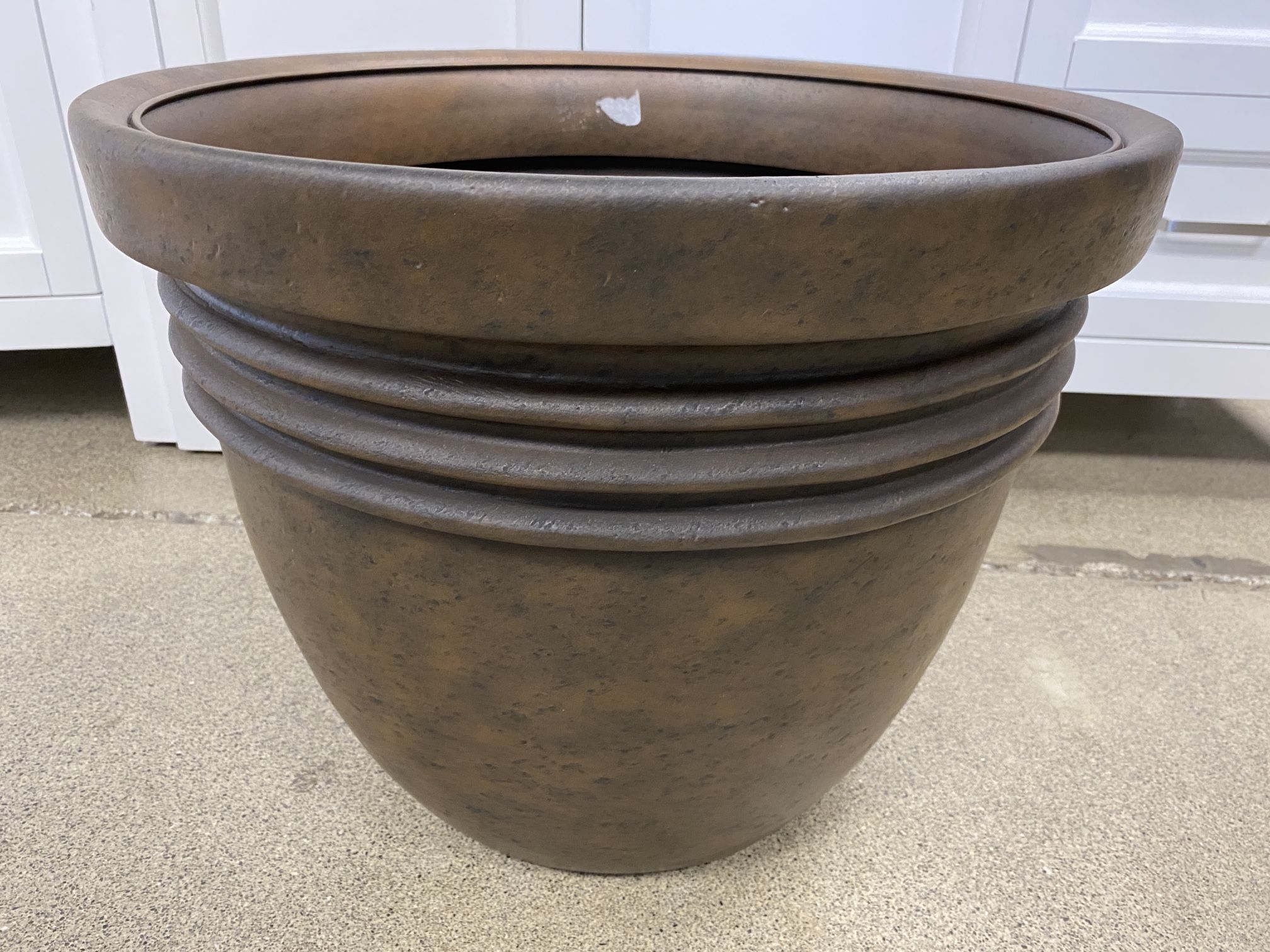 GROSFILLEX Ridged Brown Medium 46L Plastic Flower Pot