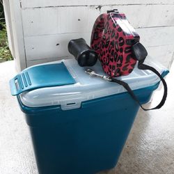 Food Container And Small Leash For Dogs ( Used )