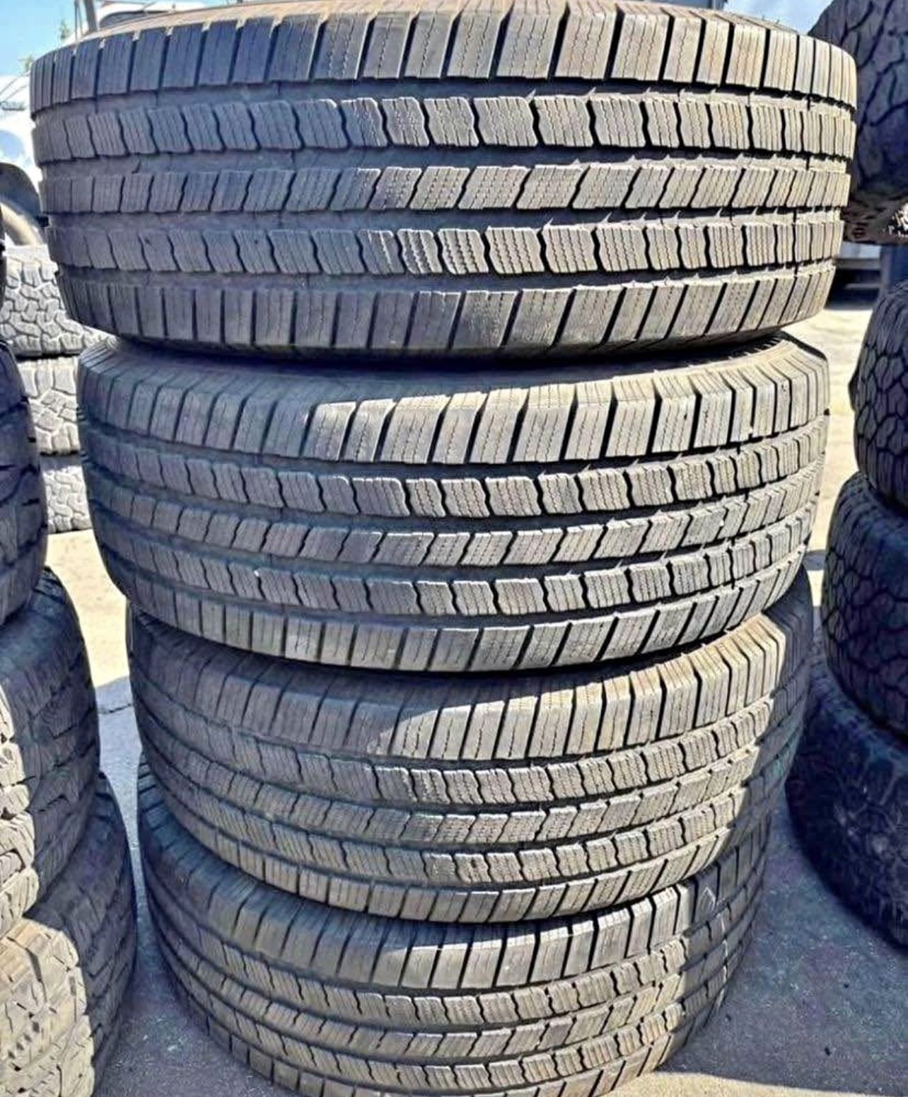 245/55/19 Michelin vendo un set de llantas usadas excelente condiciones de vida las 4 ✅🤩I am selling a set of used tires, all 4 in excellent living c
