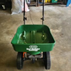 Scott's Turf Builder Lawn Spreader 