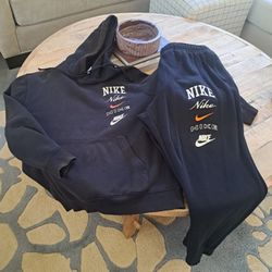 Nike Hoodie And pants Size L 