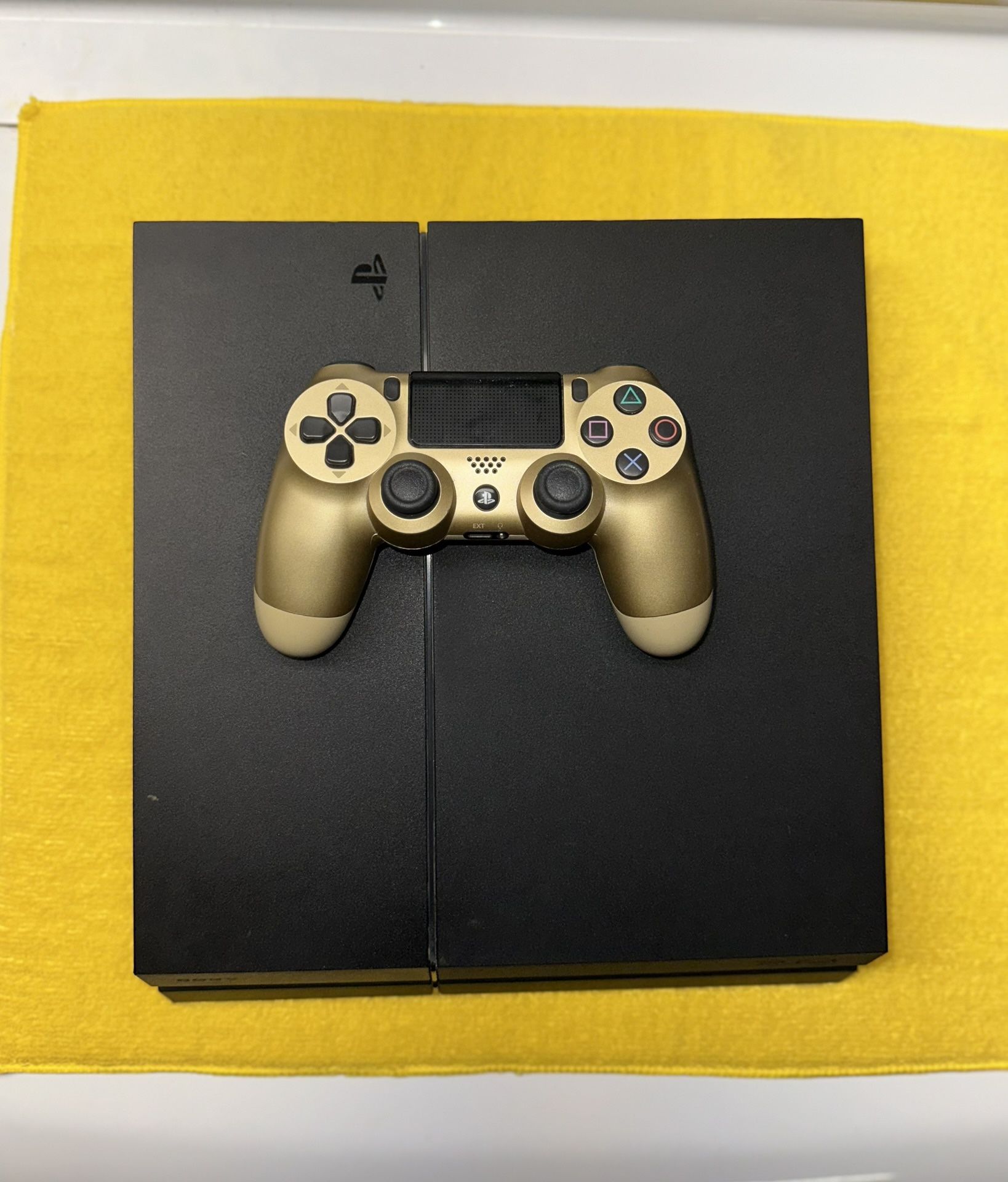 SONY PlayStation 4 Console Model: CUH-1215A-With DualShock 4 Controller