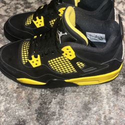 Jordan 4 Retro Thunder SIZE 4.5