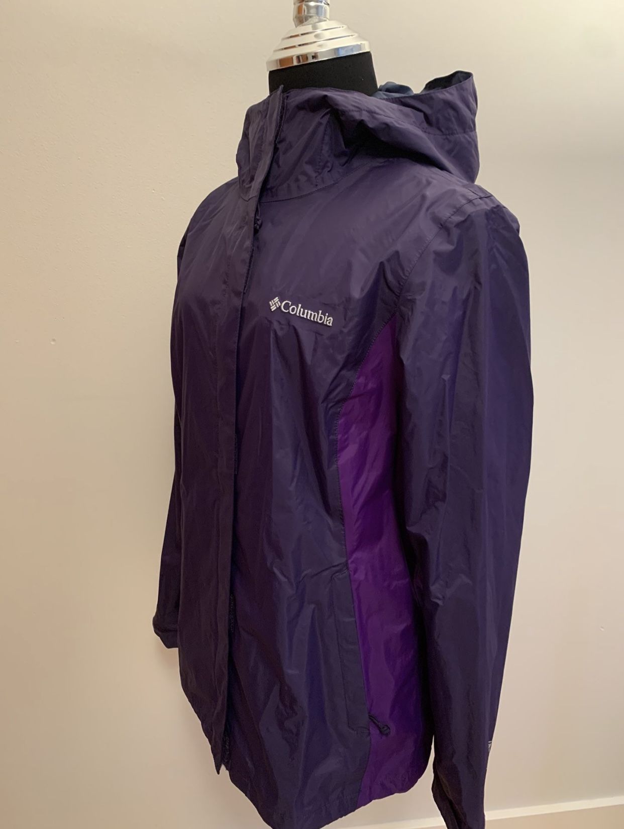 Columbia Waterproof Jacket . Women Size M