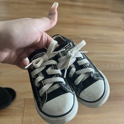 Size 7 Converse 