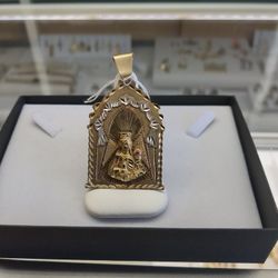 10k Gold Pendant 16.3 Grams If You Are Interested Please Ask For Maribel Thank You 