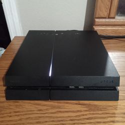 Sony PlayStation 4 (PS4) + Games