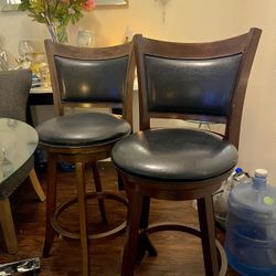 SWIVEL BAR STOOL WITH CUSHIONED SEAT & BACKREST