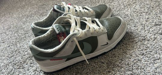 Year of snakes dunks size 9