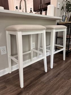 Like New Bar Height Bar Stools