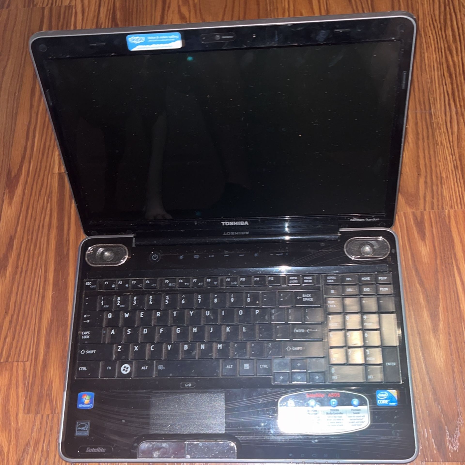 Toshiba Laptop With Carrying Case 8 gab Or 16 Gb