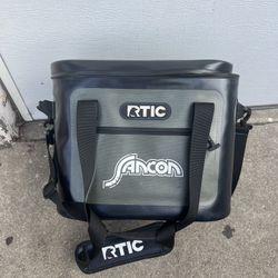 RTIC COOLER 20 CAN