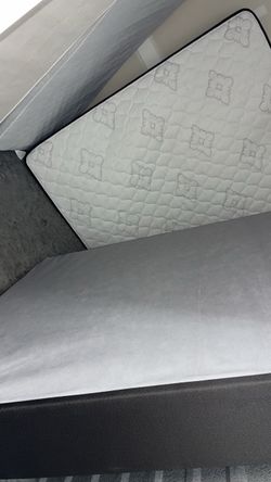 Clean!! Queen size mattress with box spring