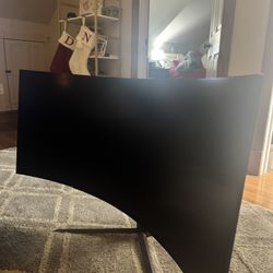 Curved Monitor 