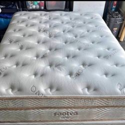 Saatva Classic 14.5" Queen Mattress - LIKE NEW 