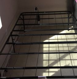 Twin Bed frame ( FREE/GRATIS)