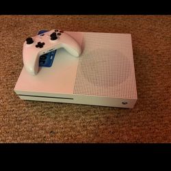 xbox one s and one white controller