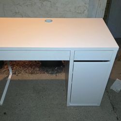 White Ikea Desk