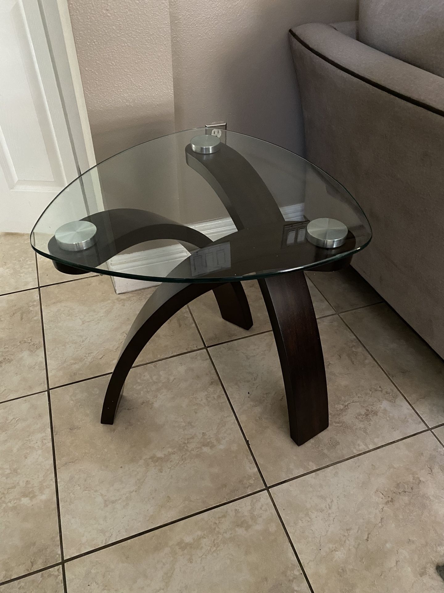 End tables (perfect condition )