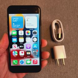 iPhone 7 - UNLOCKED - Like New 