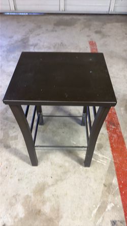 Metal end table with glass shelf