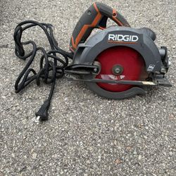 RIDGID Circular Saw
by 15 Amp 7-1/4 in