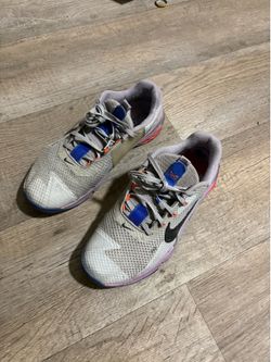Nike shoes 10.5 20$