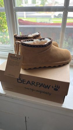 Girls Bearpaw Size 3 - NWT & Box