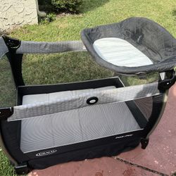 Graco Pack N Play With Bassinet 