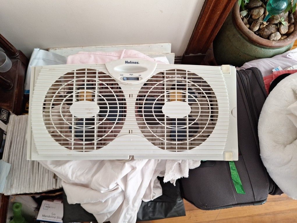 2 Holmes Fans-windows Units