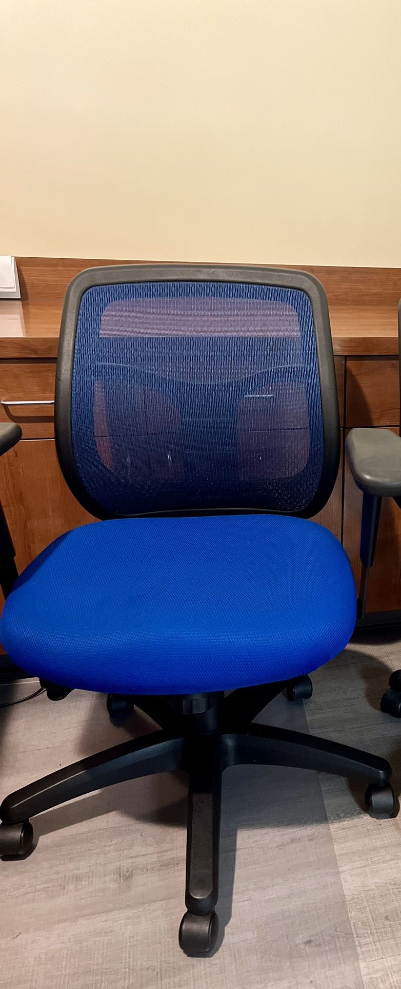 Office Chairs GREAT Condition Herman Miller Aeron Chair, 30 + Size A