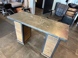 Rustic nail table/desk and chair