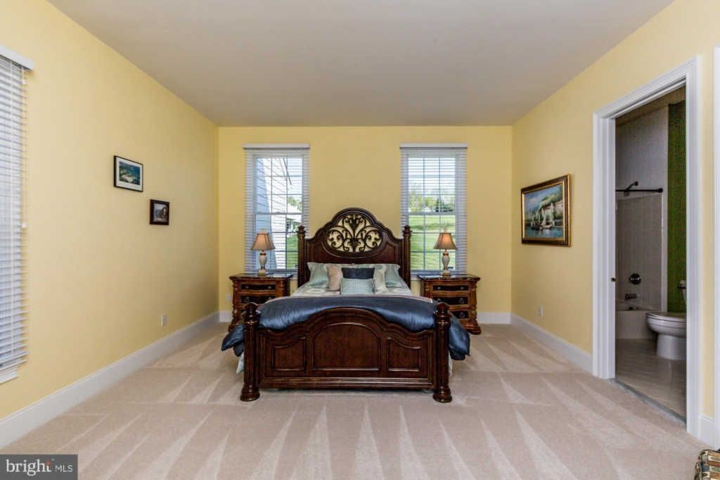 Queen Bed Frame – Solid Wood, Luxury Carved Design