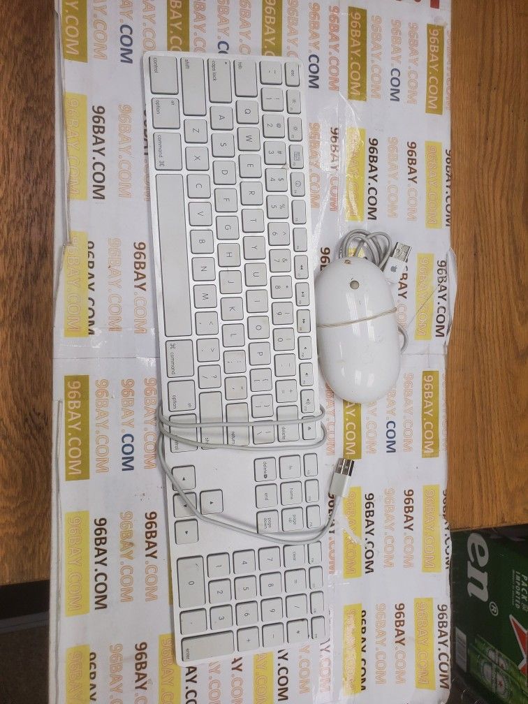 APPLE WIRED KEYBOARD AND MICE (D1044)

