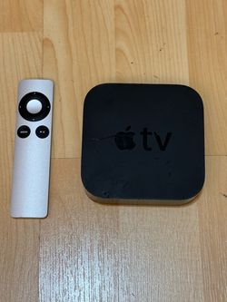 Apple TV (3rd Gen) with Silver Apple Remote