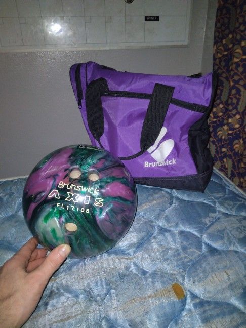 Women's Brunswick Bowling Ball & Bowling Bag