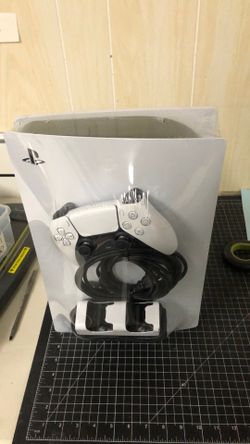 1003 Sony PS5 Disc Edition 825GB W/ 1 controller, charging dock, power cord & HDMI cord 549670