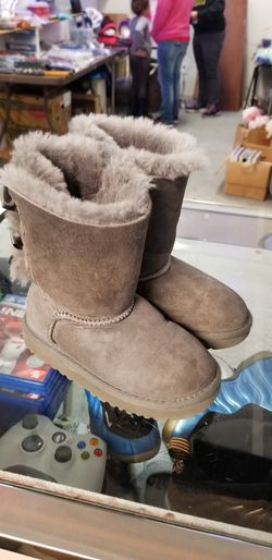Baby boots uggs size 9c