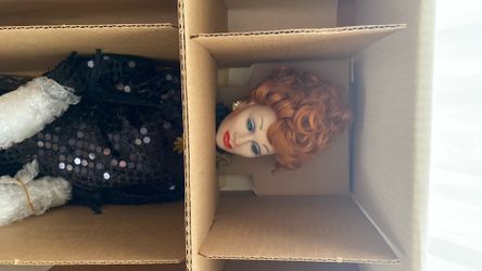 *New* Lucille Ball Hollywood Walk Of Fame porcelain Doll