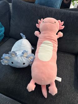 Axolotl plushes with babies
