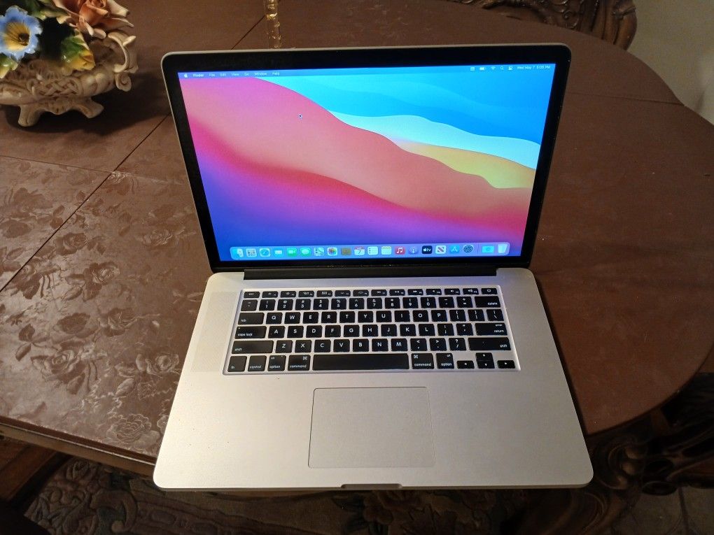 Apple MacBook Pro 15"2.00 i7 Processor 8gb Ram 512gb Ssd 0s Big-sur Very Clean With Charger