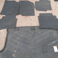 HYUNDAI  ACCENT 12 -17 MAT CARGO SET